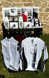 cycle, cycles et nature : magasin de vente et de reparation de velo a bordeaux, texile cuissard maillots coupe vent et accessoires assos