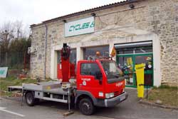 cycles et nature : magasin de vente et de reparation de velo a bordeaux, nouvelle enseigne ajc publicité