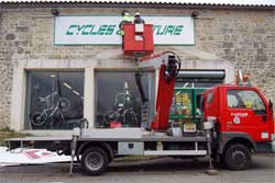 cycles et nature : magasin de vente et de reparation de velo a bordeaux, nouvelle enseigne ajc publicité