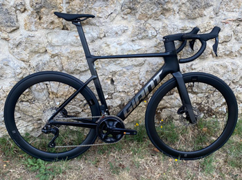 cycle, cycles et nature : magasin de vente et de reparation de velo a bordeaux GIANT 2027