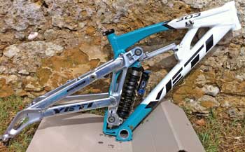 cycle, cycles et nature : magasin de vente et de reparation de velo a bordeaux, vtt yeti dh 230
