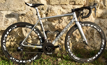 cycles et nature : magasin de vente et de reparation de velo a bordeaux, Colnago V1R 2017 montage shimano di2 paire de roues carbone easton EC90 AERO BOYAUX OCCASION